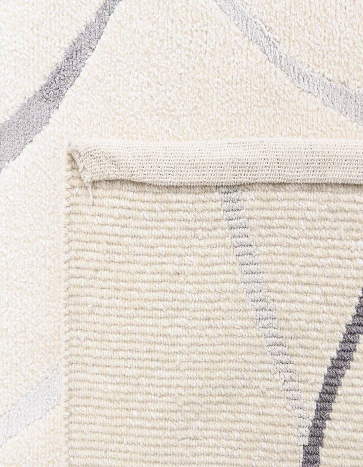 Detail image of 5' 9 x 8' Darya Rug