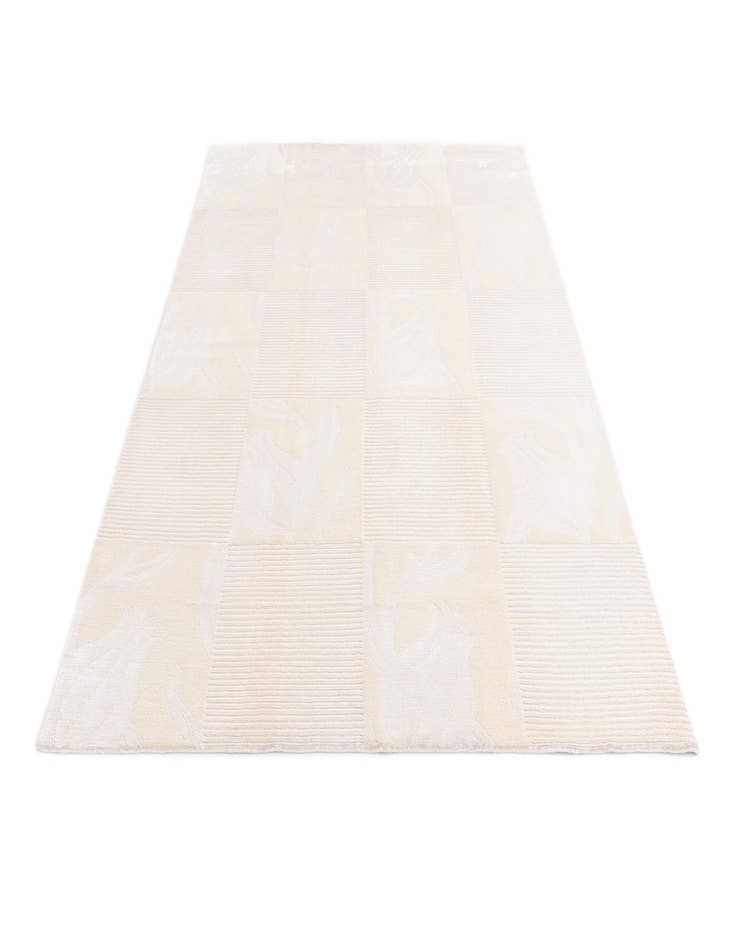 Detail image of 5' 7 x 7' 9  Hand Knotted Darya Wool Rug