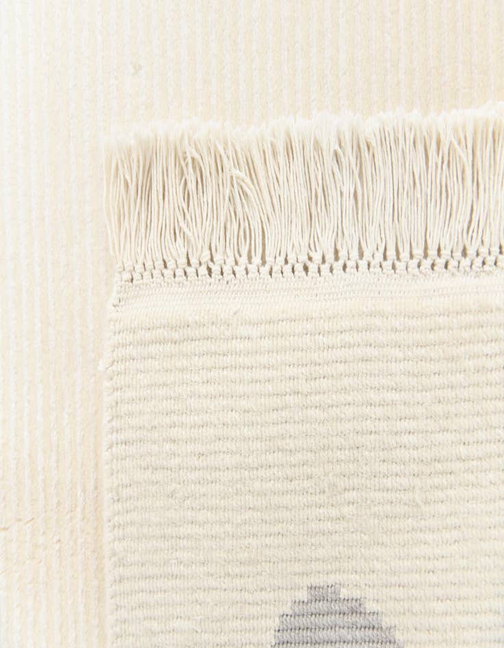 Detail image of 6' 7 x 9' 10  Hand Knotted Darya Rug