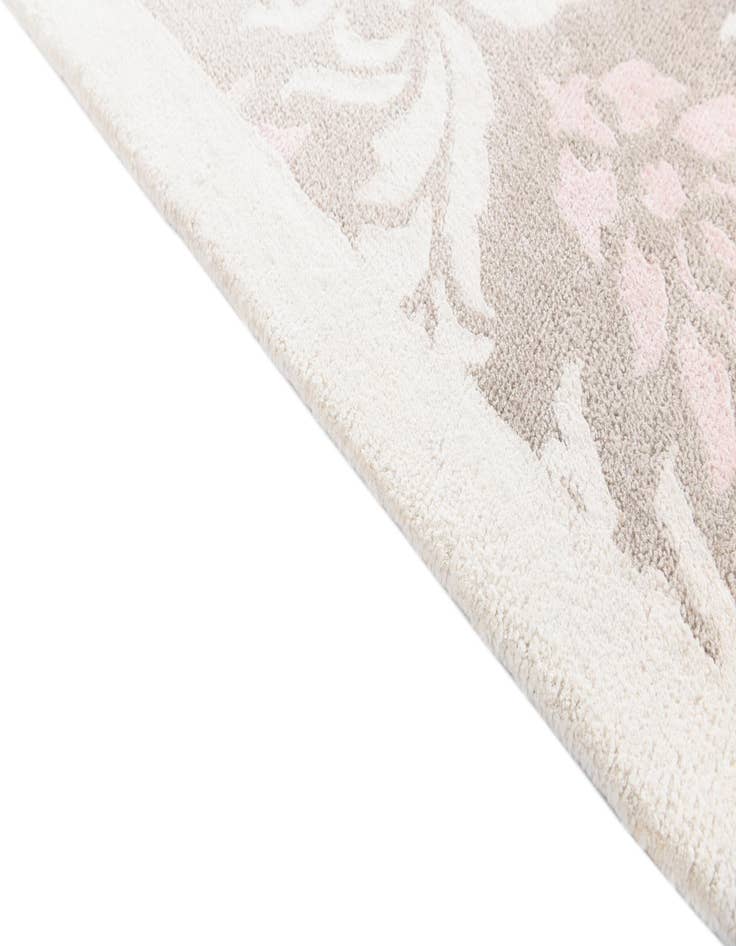 Detail image of 6' 8 x 9' 11  Hand Knotted Darya Wool Rug