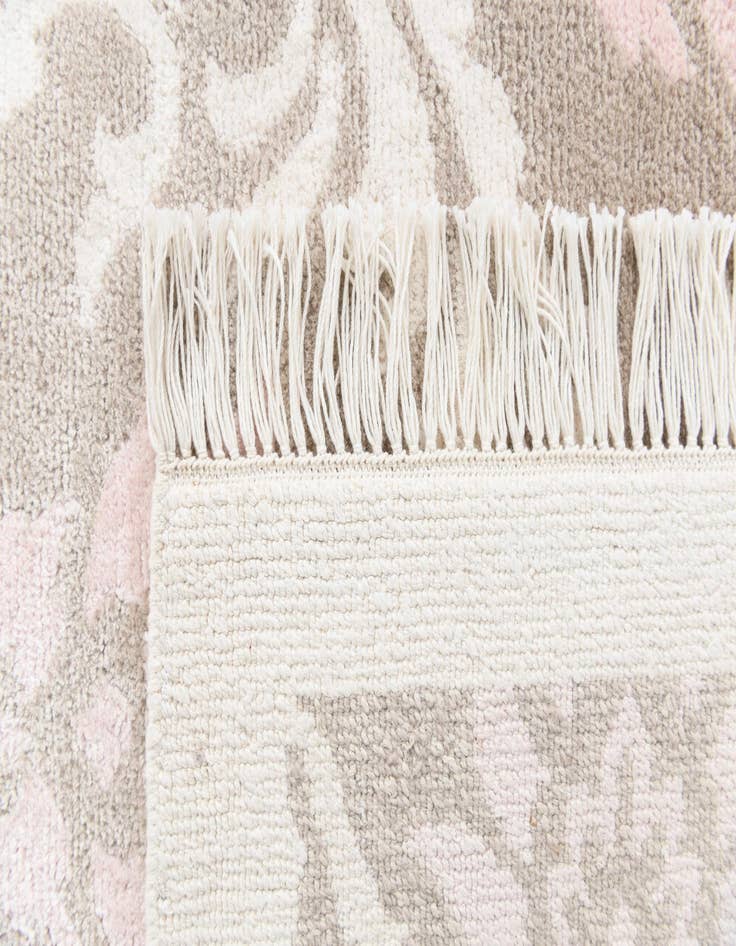 Detail image of 6' 8 x 9' 11  Hand Knotted Darya Wool Rug