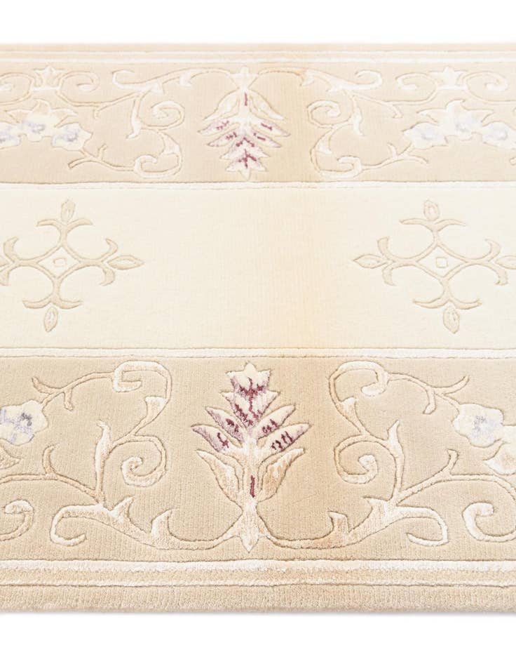 Detail image of 2' 8 x 4' 8  Hand Knotted Darya Rug