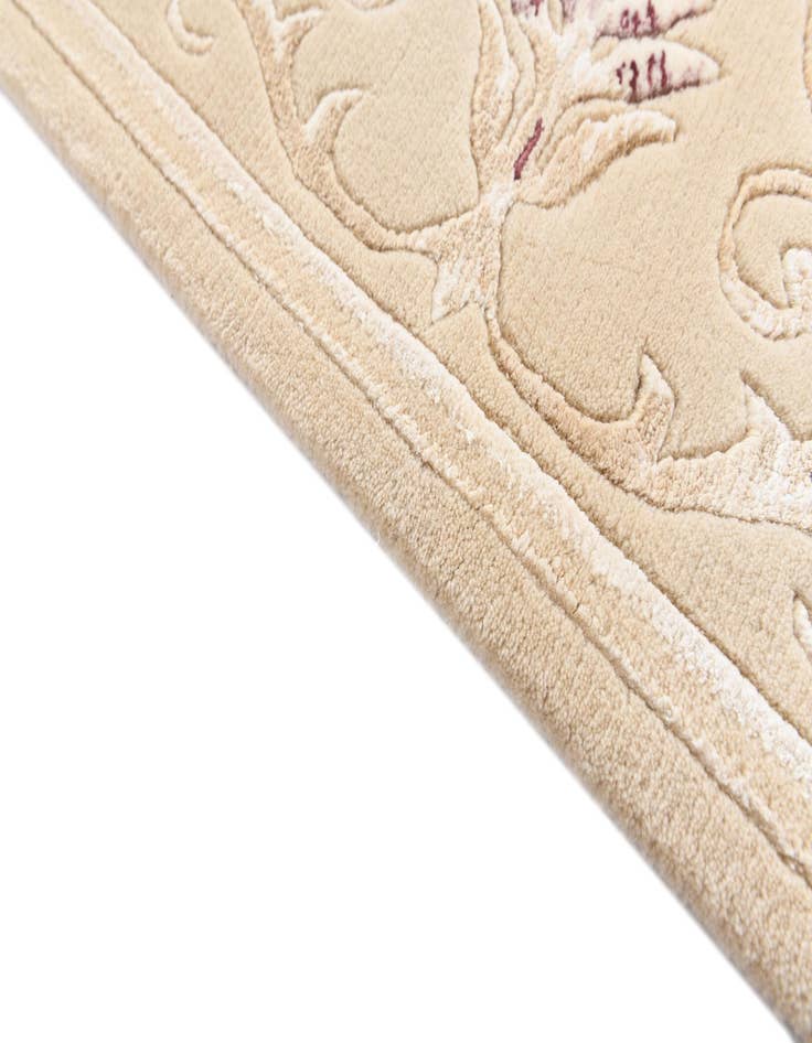 Detail image of 2' 8 x 4' 8  Hand Knotted Darya Rug