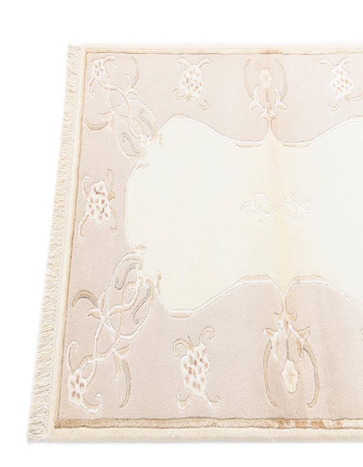 Detail image of 2' 7 x 4' 10  Hand Knotted Darya Rug