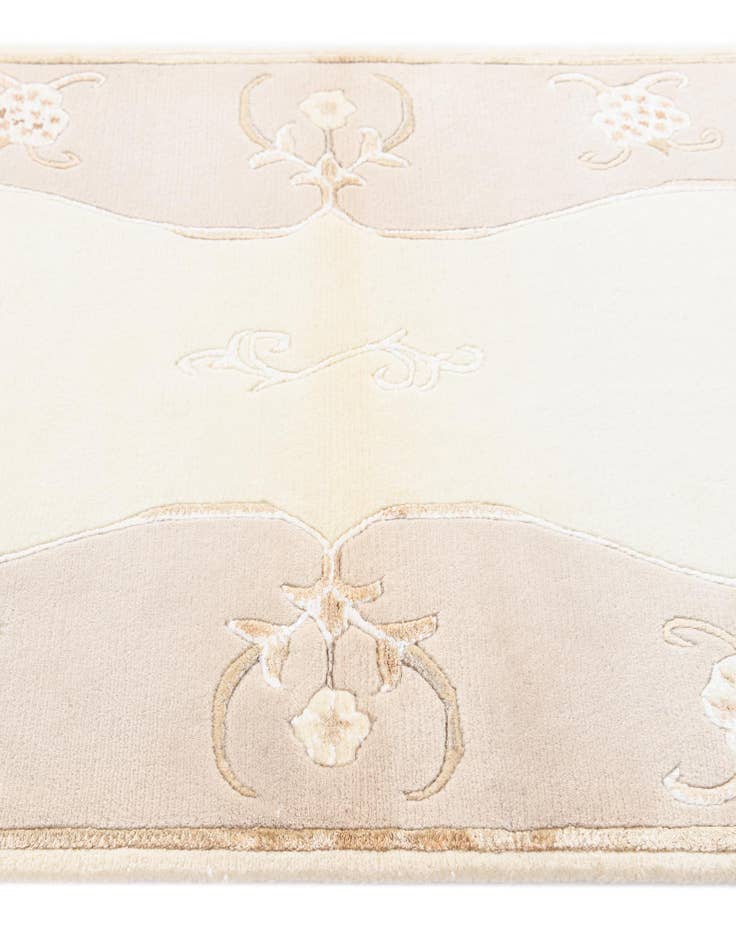 Detail image of 2' 7 x 4' 10  Hand Knotted Darya Rug