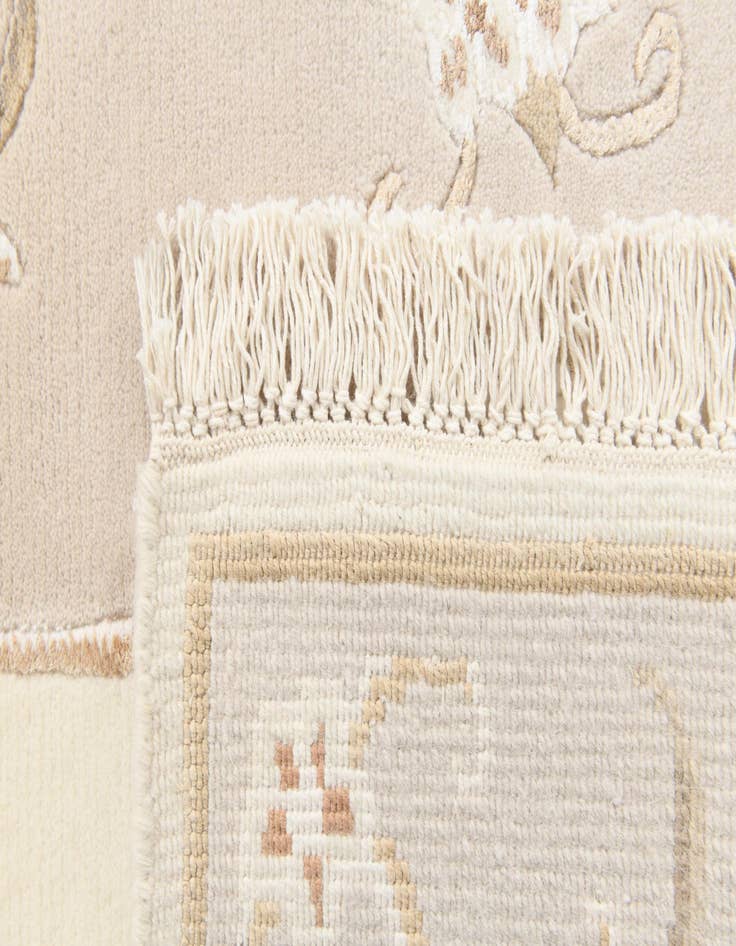 Detail image of 2' 7 x 4' 10  Hand Knotted Darya Rug