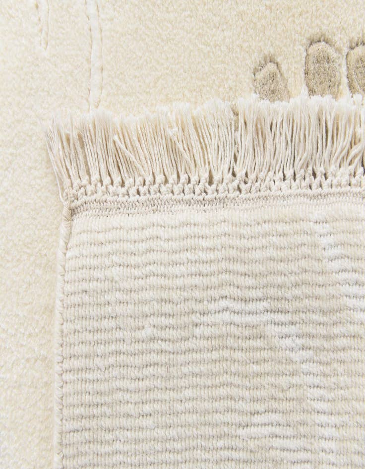 Detail image of 6' 9 x 9' 6  Hand Knotted Darya Wool Rug