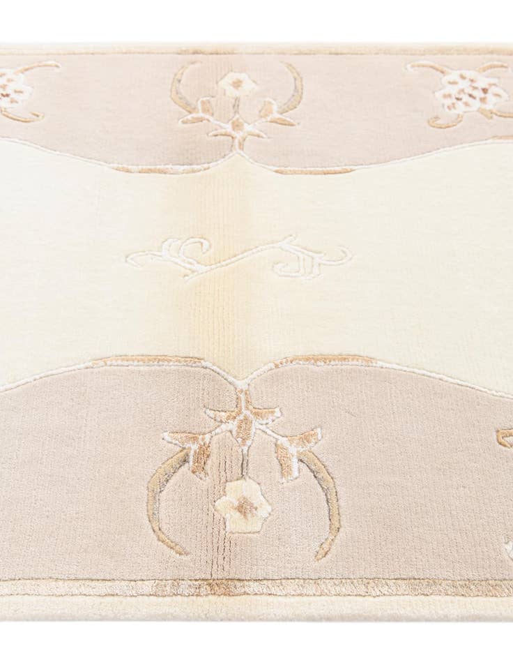 Detail image of 2' 9 x 4' 11  Hand Knotted Darya Wool Rug