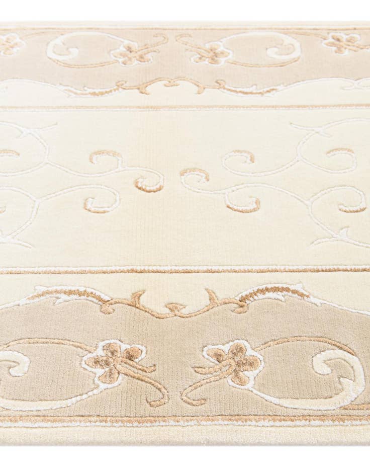 Detail image of 2' 8 x 4' 10 Hand Knotted Darya Wool Rug