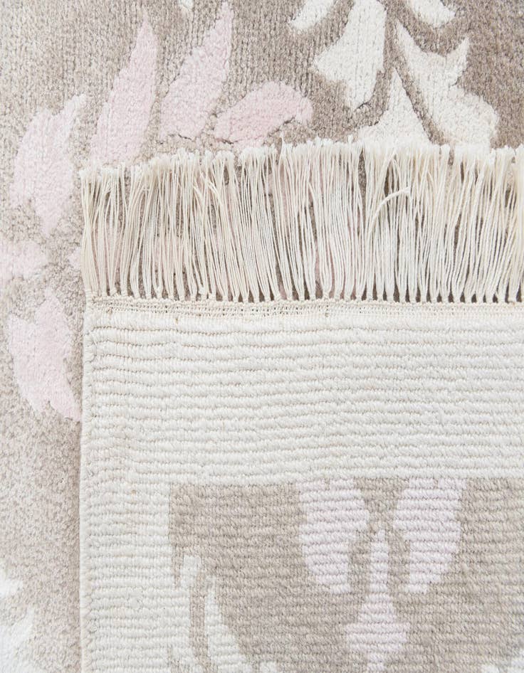 Detail image of 6' 11 x 10' 1  Hand Knotted Darya Wool Rug