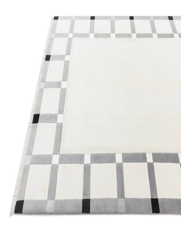 Detail image of 5' 6 x 7' 9  Hand Knotted Darya Wool Rug