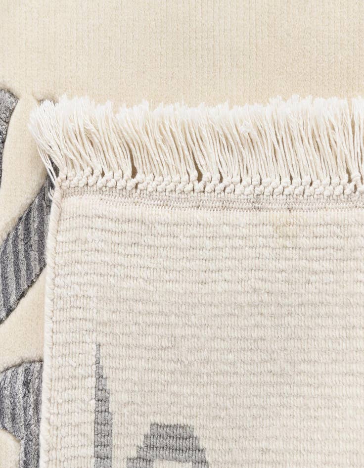 Detail image of 5' 6 x 7' 10 Darya Rug