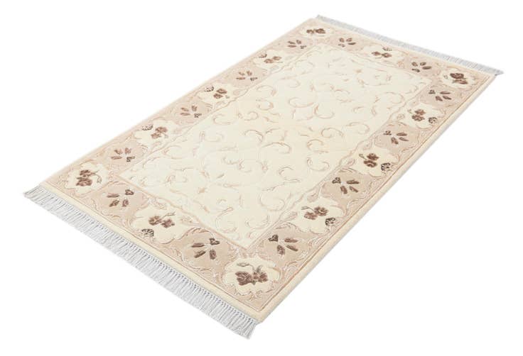 Detail image of 2' 8 x 4' 11 Hand Knotted Darya Wool Rug