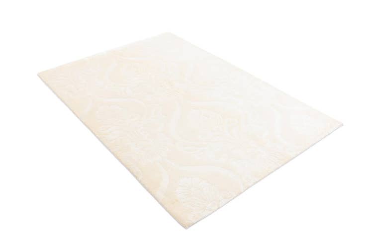 Detail image of 4' 1 x 6' Darya Rug