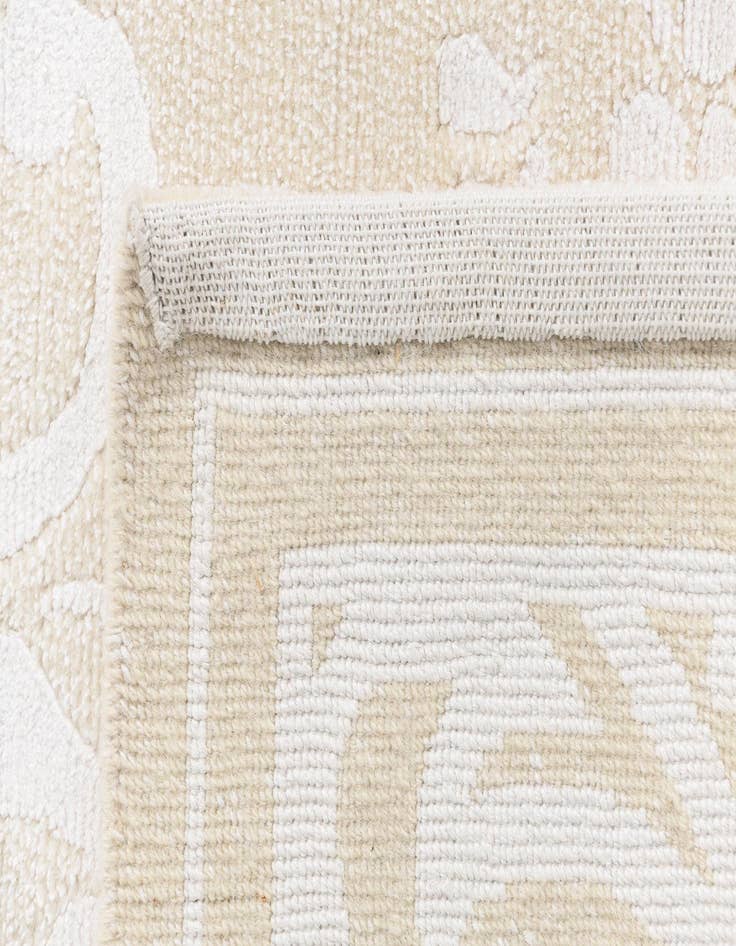 Detail image of 4' 2 x 6' Darya Rug