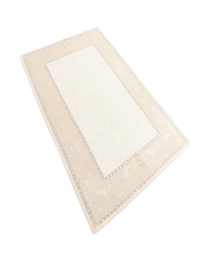 Detail image of 4' 1 x 5' 11 Darya Rug