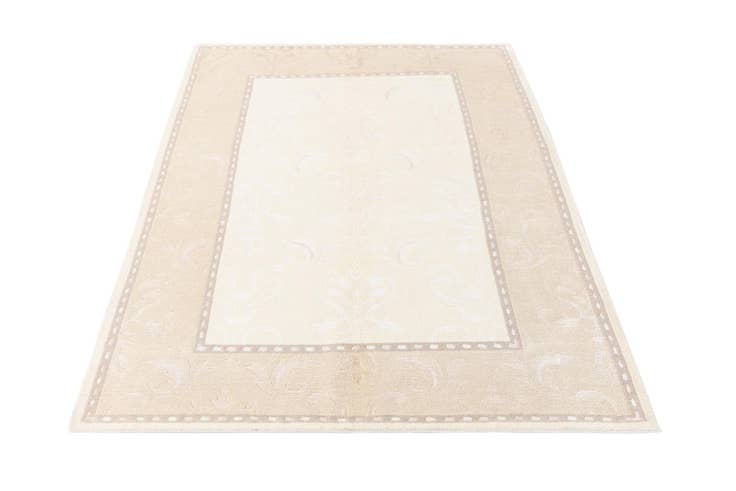 Detail image of 4' 1 x 5' 11 Darya Rug