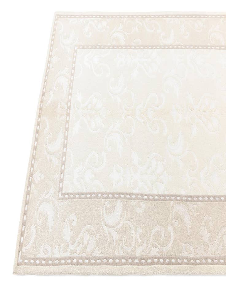 Detail image of 4' 1 x 5' 11 Darya Rug