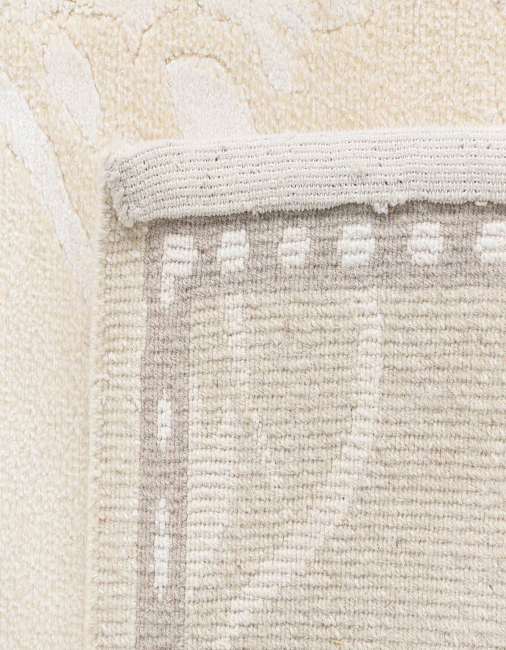 Detail image of 4' 1 x 5' 11 Darya Rug