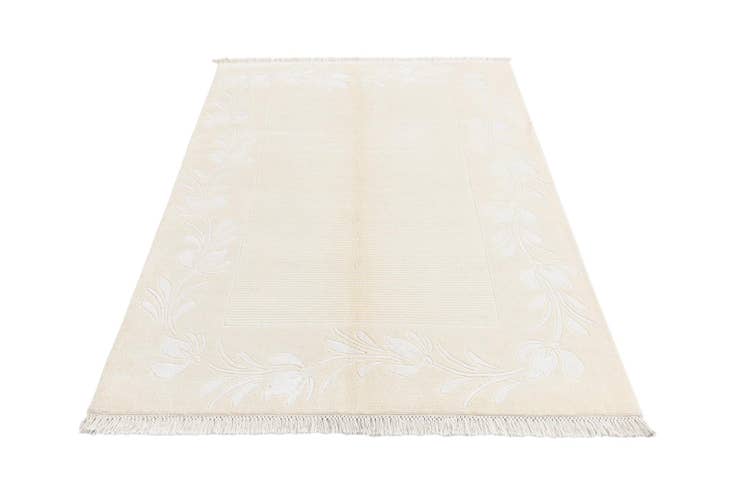 Detail image of 3' 11 x 6' Darya Rug