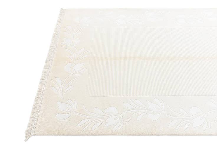 Detail image of 3' 11 x 6' Darya Rug