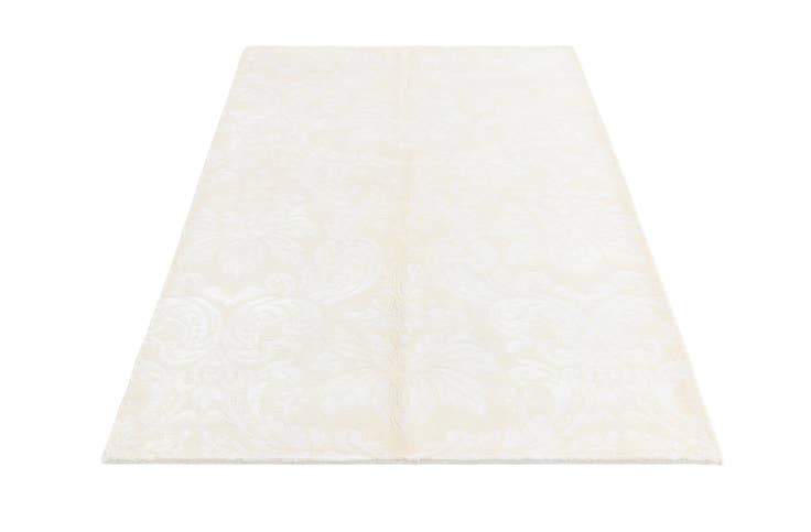 Detail image of 4' 8 x 6' Darya Rug