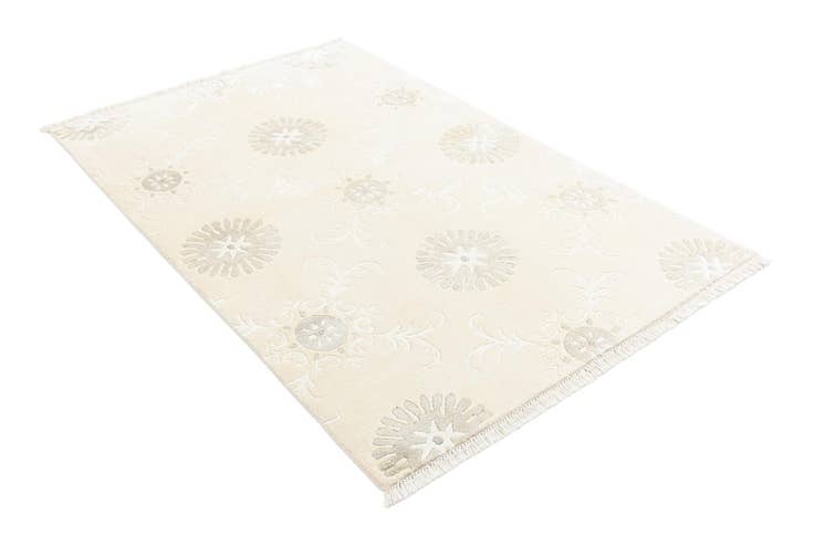 Detail image of 3' 10 x 6' Darya Rug