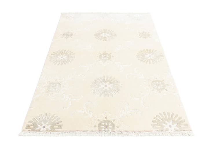 Detail image of 3' 10 x 6' Darya Rug