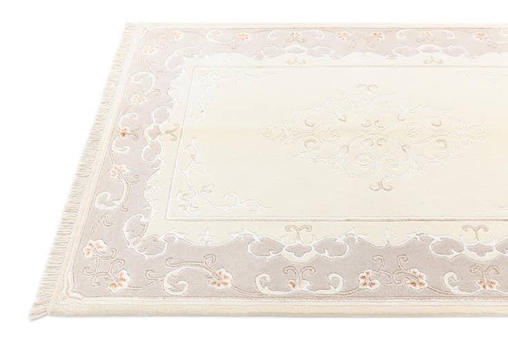 Detail image of 4' 2 x 6' 3 Darya Rug