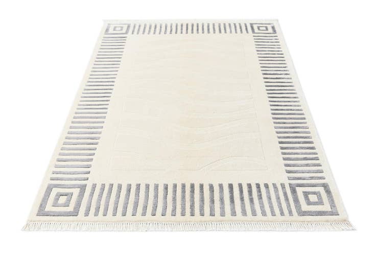 Detail image of 4' x 5' 11 Darya Rug