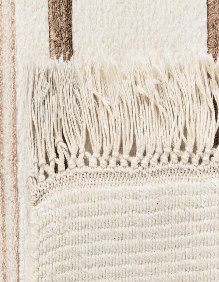 Detail image of 4' 1 x 6' 3 Darya Rug