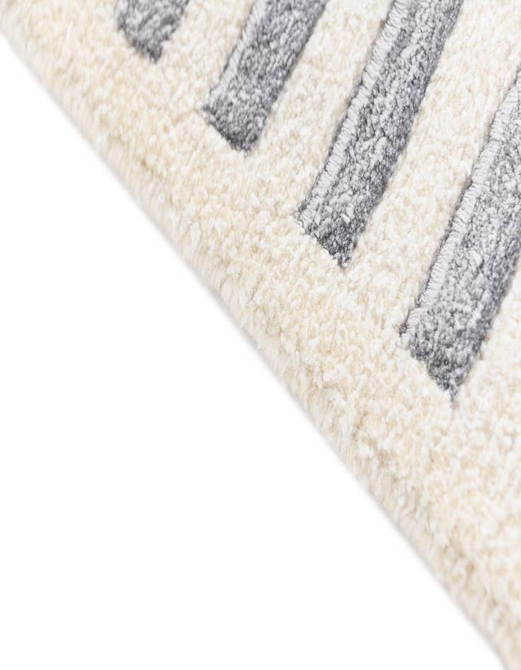 Detail image of 3' 11 x 5' 10 Darya Rug