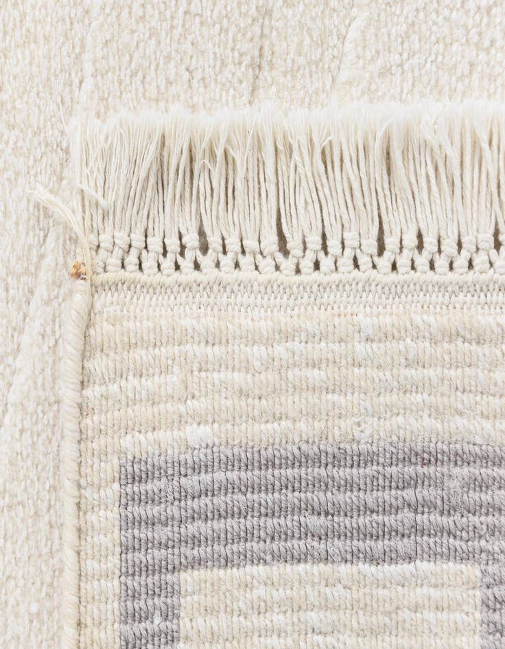 Detail image of 3' 11 x 5' 10 Darya Rug