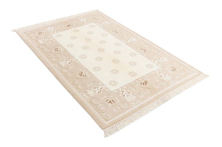 Detail image of 4' 1 x 5' 11 Darya Rug