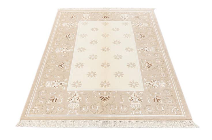 Detail image of 4' 1 x 5' 11 Darya Rug