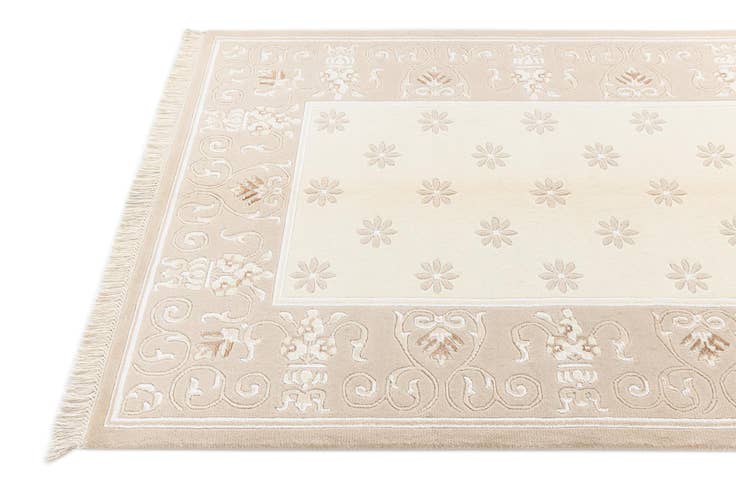 Detail image of 4' 1 x 5' 11 Darya Rug