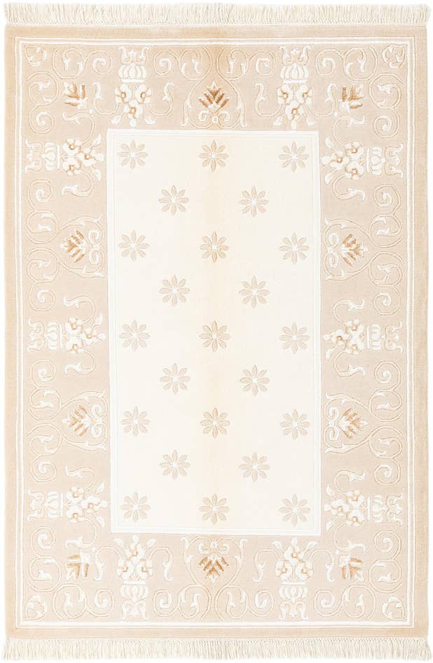 Detail image of 4' 1 x 5' 11 Darya Rug