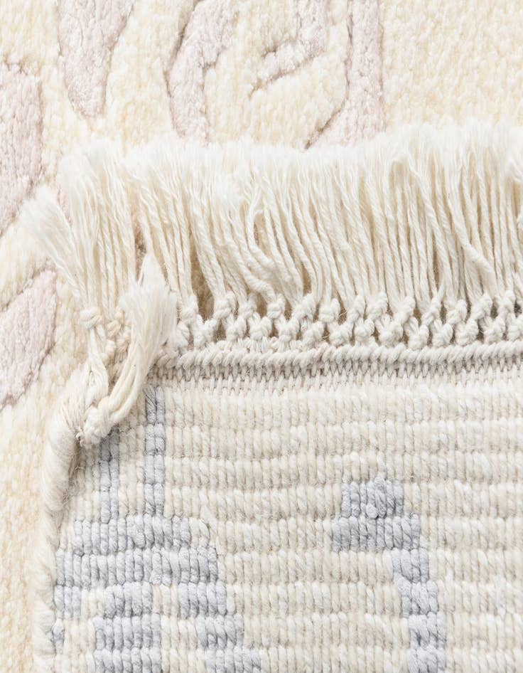 Detail image of 3' 10 x 5' 10 Darya Rug