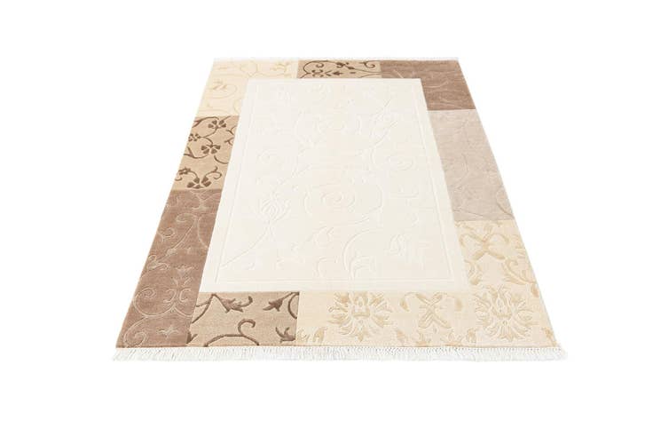 Detail image of 3' 10 x 6' Darya Rug