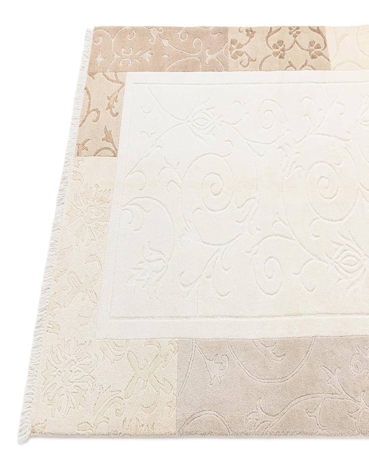 Detail image of 3' 10 x 6' Darya Rug