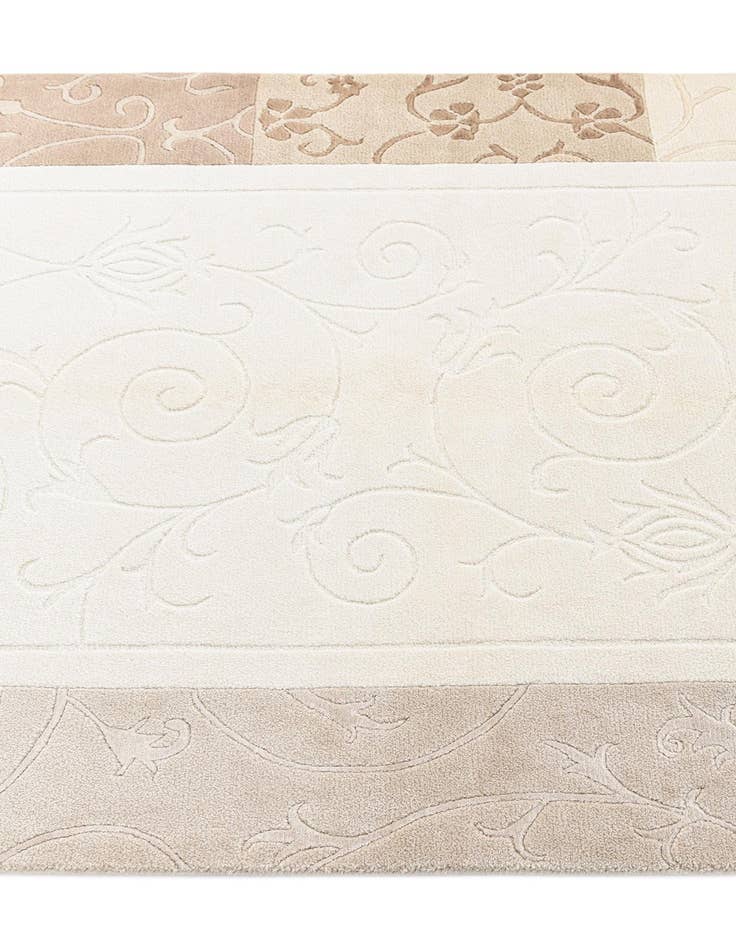 Detail image of 3' 10 x 6' Darya Rug