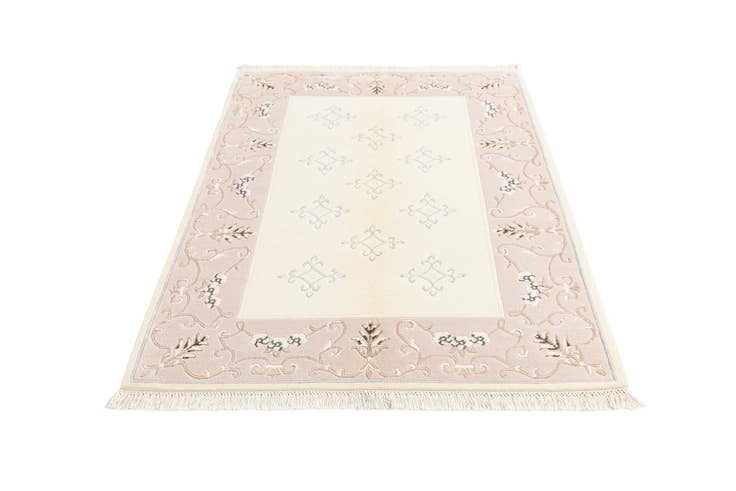 Detail image of 4' x 5' 11 Darya Rug