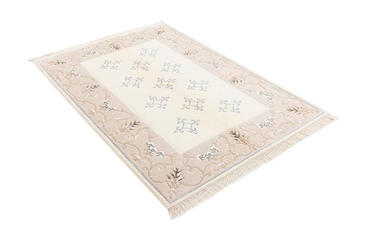 Detail image of 3' 11 x 5' 10 Darya Rug