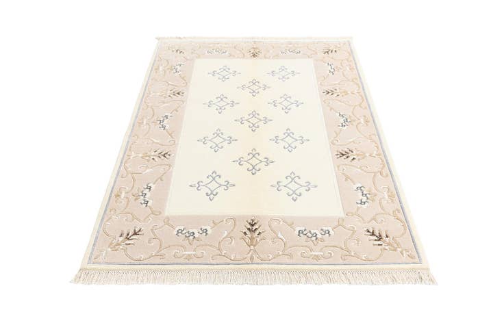 Detail image of 3' 11 x 5' 10 Darya Rug