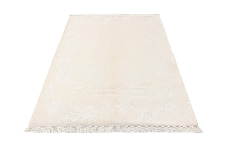 Detail image of 4' 1 x 6' 1 Darya Rug