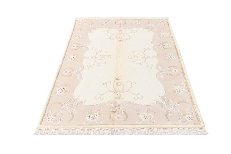 Detail image of 4' 1 x 5' 9 Darya Rug
