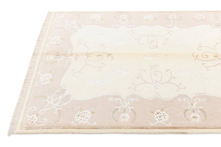 Detail image of 4' 1 x 5' 9 Darya Rug