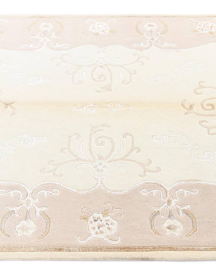 Detail image of 4' 1 x 5' 9 Darya Rug