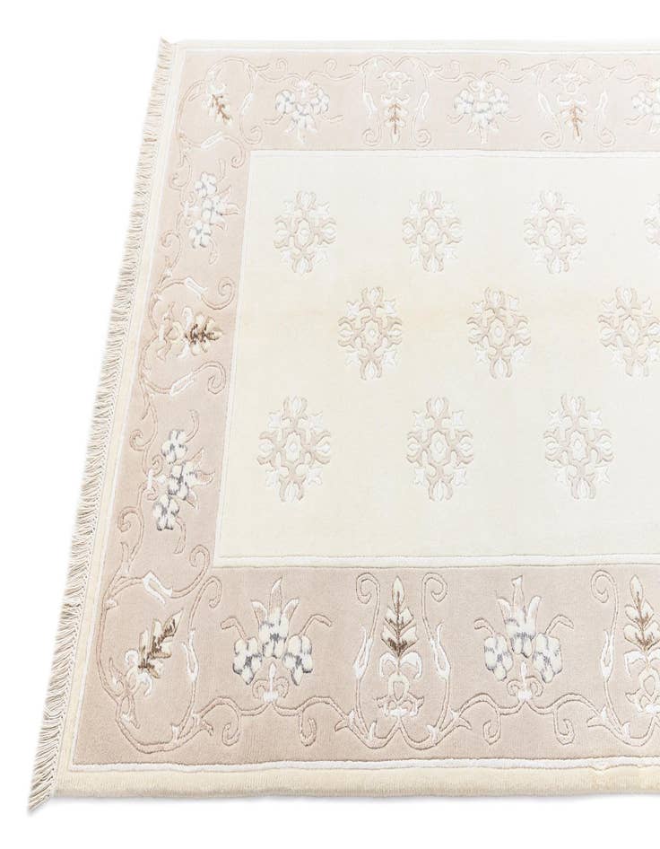 Detail image of 4' x 5' 9 Darya Rug