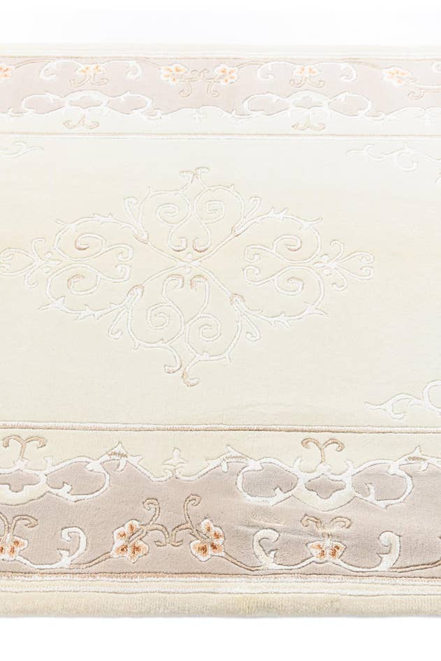 Detail image of 4' 1 x 6' Darya Rug